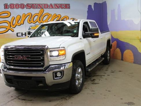 Used 2019 GMC Sierra 2500 SLE w/ SLE Preferred Package AWD/4WD image 2