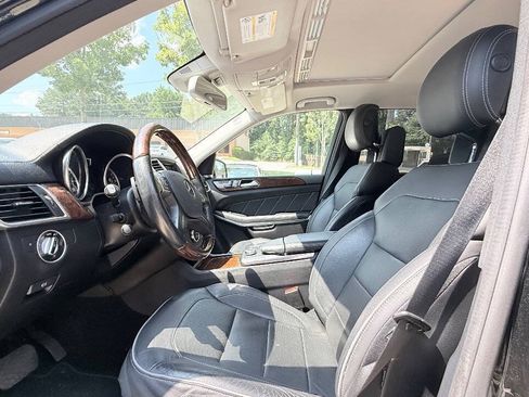 Used 2014 Mercedes-Benz GL 550 4MATIC image 33