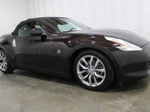 Used 2012 Nissan 370Z Roadster RWD image 4