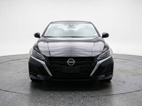 Used 2025 Nissan Altima 2.5 SV image 2