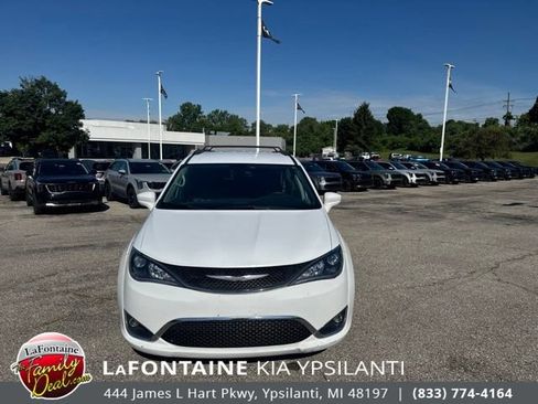 Used 2017 Chrysler Pacifica Touring-L FWD image 8