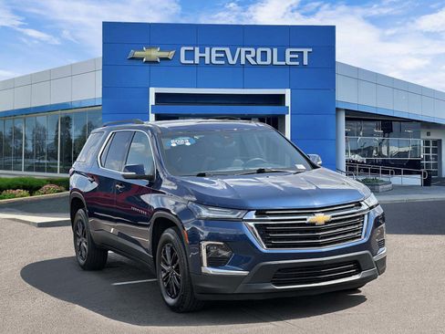 Certified 2023 Chevrolet Traverse LT w/ Rear Camera Mirror Package AWD/4WD image 6