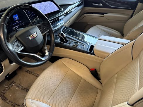 Certified 2024 Cadillac Escalade Premium Luxury image 9