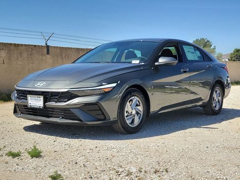 Used 2026 Hyundai Elantra SE w/ Cargo Package FWD image 5