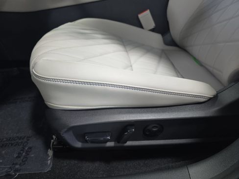 New 2026 Nissan Sentra SL w/ Floor Mat Package FWD image 24