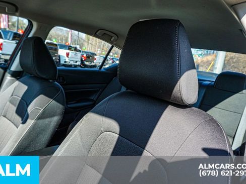 Used 2024 Nissan Altima 2.5 SV image 18