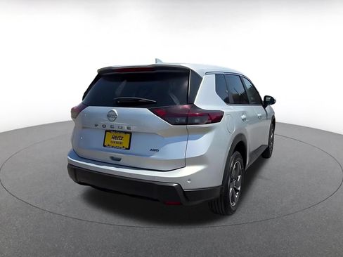 Used 2025 Nissan Rogue SV AWD/4WD image 15