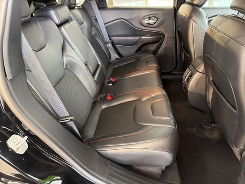 Used 2020 Jeep Cherokee Trailhawk w/ Cold Weather Group AWD/4WD image 28