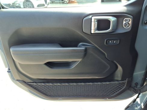 Used 2024 Jeep Wrangler Unlimited AWD/4WD image 30