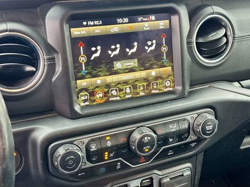 Used 2022 Jeep Wrangler Unlimited Sahara w/ Cold Weather Group image 16