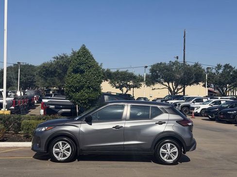 Used 2024 Nissan Kicks S FWD image 4