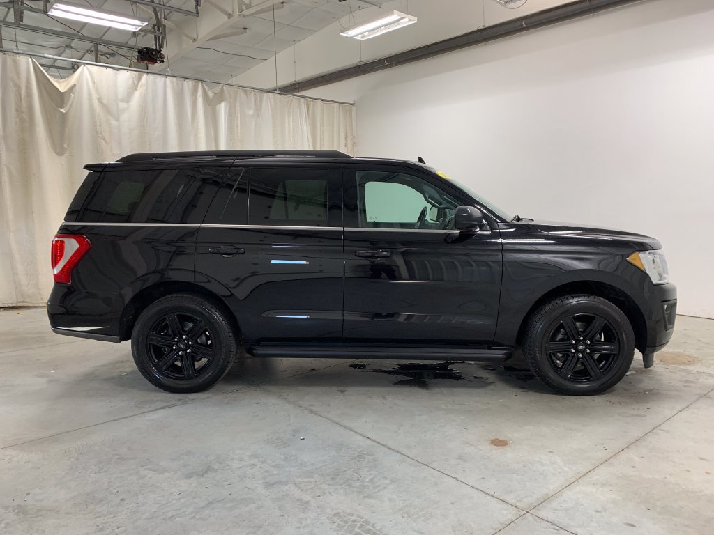 Used 2021 Ford Expedition XLT w/ Black Accent Package AWD/4WD image 28