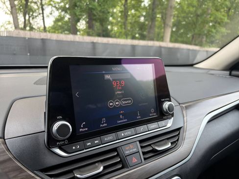 Used 2025 Nissan Altima 2.5 SV FWD image 20
