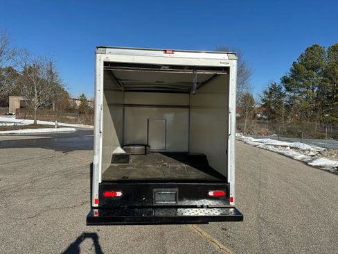 Used 2017 Chevrolet Express 3500 image 29