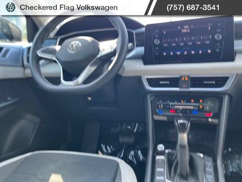 New 2026 Volkswagen Taos SE FWD image 28