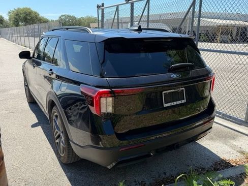 Used 2025 Ford Explorer ST-Line w/ Premium Package RWD image 9