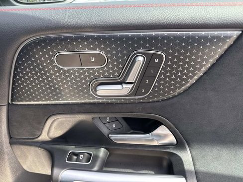 Used 2025 Mercedes-Benz GLB 250 image 15