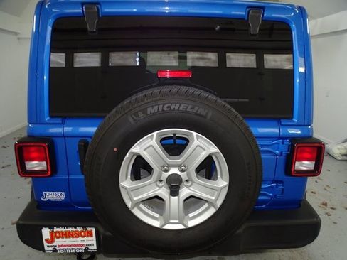 Certified 2022 Jeep Wrangler Unlimited Sport w/ Sun And Sound Package image 19