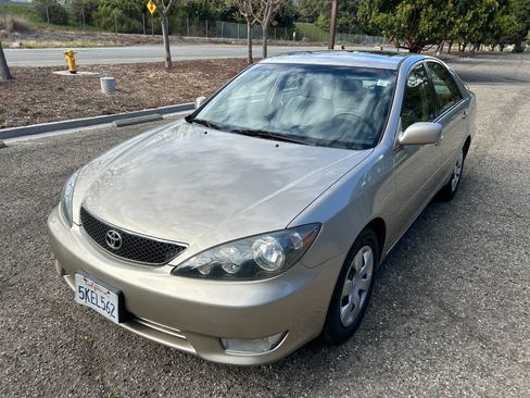 Used 2005 Toyota Camry SE image 3