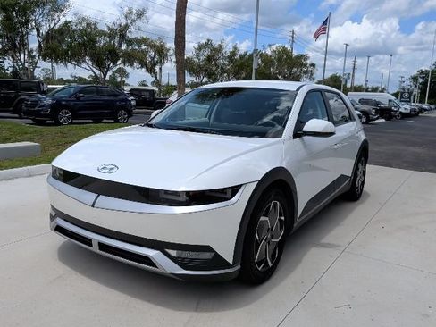 Certified 2022 Hyundai Ioniq 5 SE w/ Cargo Package RWD image 8