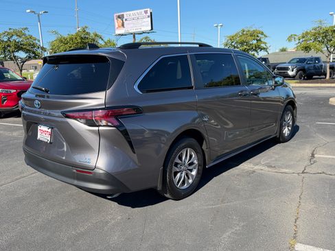 Used 2022 Toyota Sienna LE FWD image 10