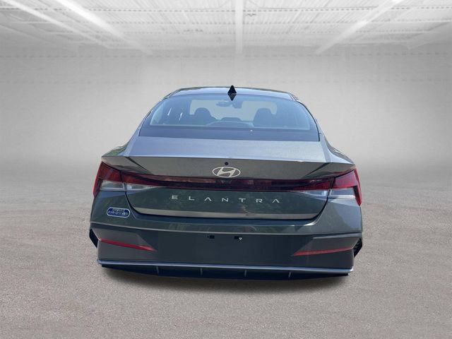 Used 2024 Hyundai Elantra SEL FWD image 6