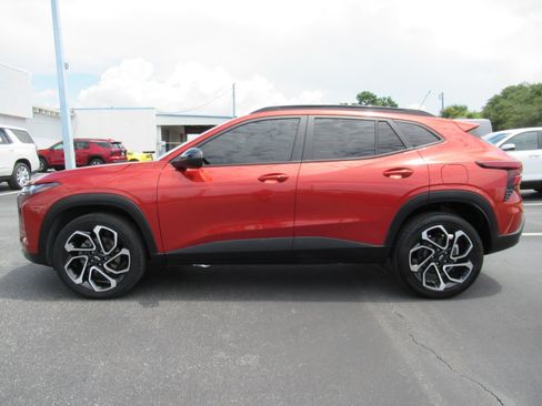 Certified 2024 Chevrolet Trax RS w/ Driver Confidence Package FWD image 2