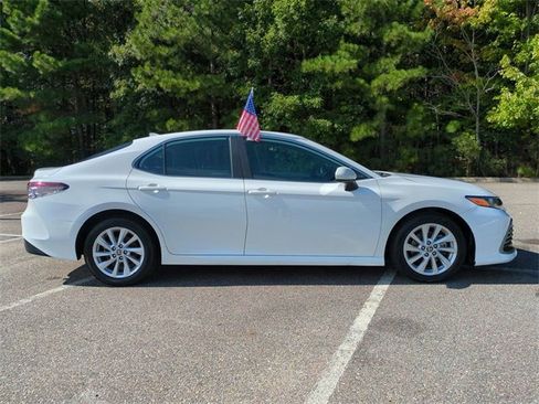 Used 2023 Toyota Camry LE image 3