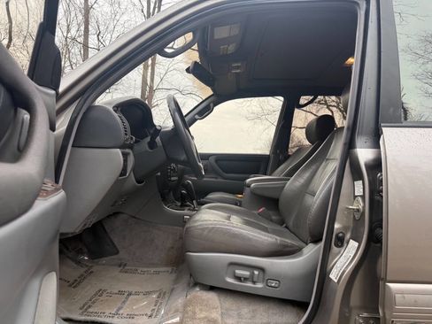 Used 2001 Toyota Land Cruiser image 25