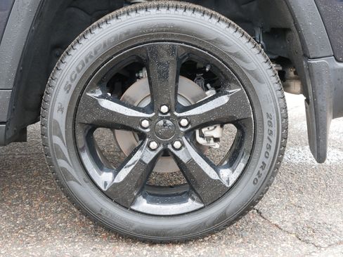 Used 2024 Jeep Grand Cherokee Limited w/ Luxury Tech Group II image 15