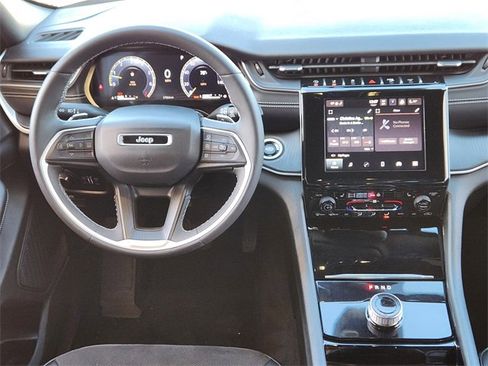 Used 2023 Jeep Grand Cherokee Altitude image 24