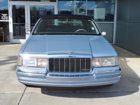 Used 1990 Lincoln Town Car Cartier image 2