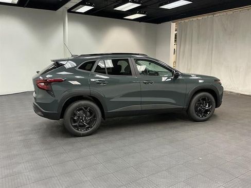 New 2026 Chevrolet Trax LT w/ Driver Confidence Package FWD image 2