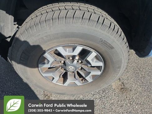 Used 2019 Toyota Tacoma SR5 AWD/4WD image 10