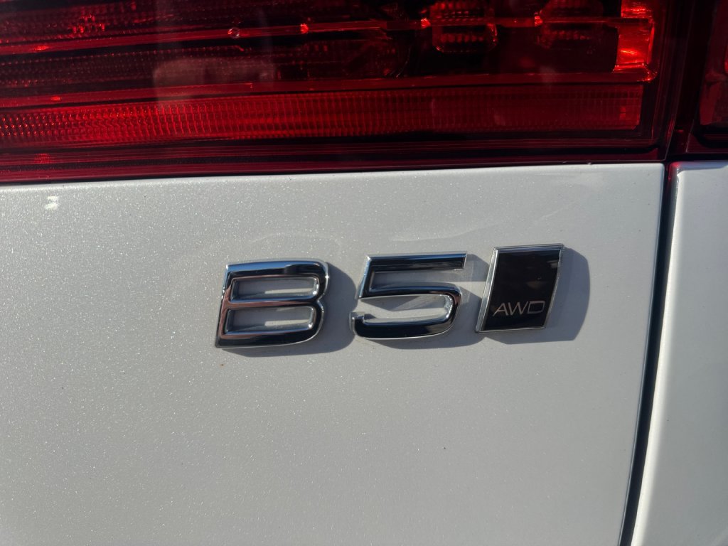 Certified 2024 Volvo XC60 B5 Plus w/ Climate Package AWD/4WD image 11