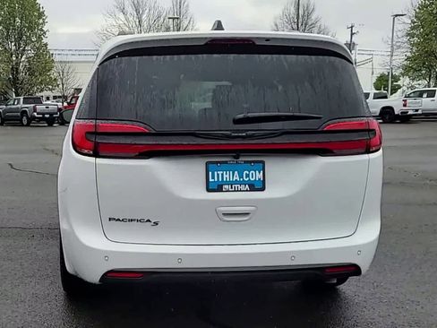 New 2026 Chrysler Pacifica Select FWD image 7