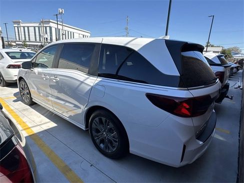 New 2026 Honda Odyssey Touring image 2