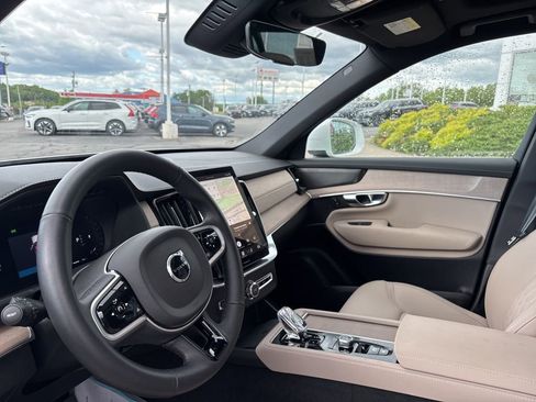 Used 2025 Volvo XC90 B5 Plus AWD/4WD image 11