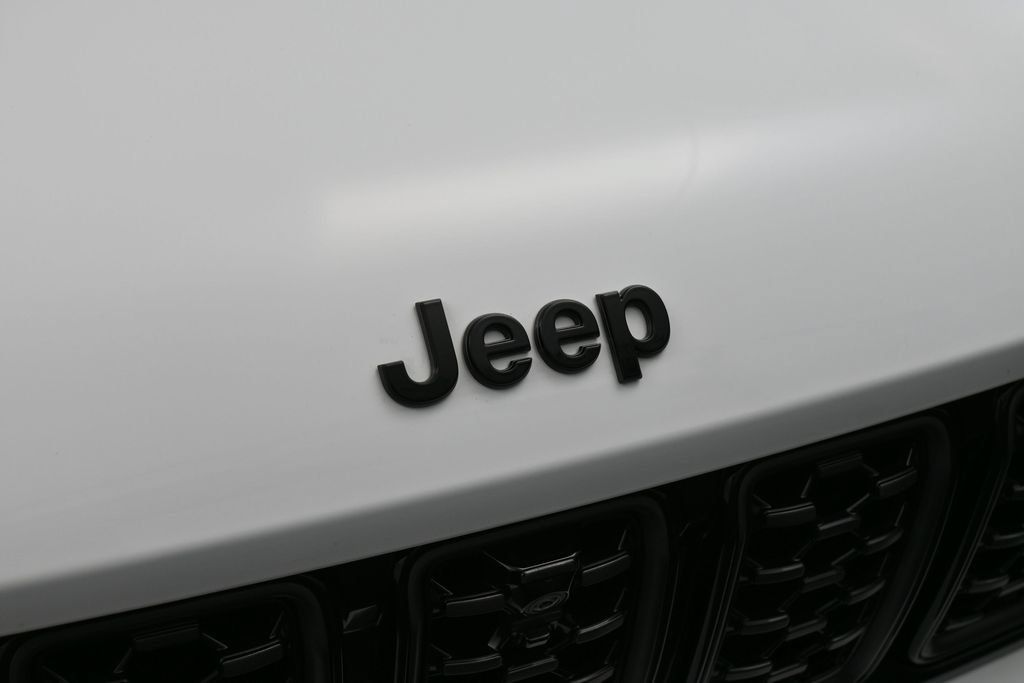 Used 2025 Jeep Grand Cherokee L Summit AWD/4WD image 13