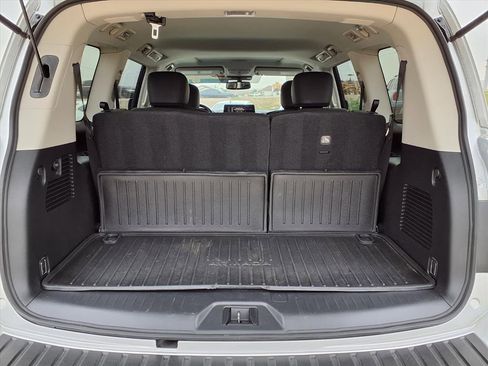 Used 2023 Nissan Armada SL w/ Captain's Chairs Package image 10