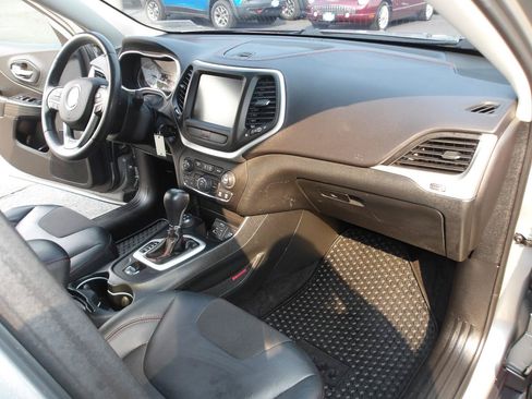 Used 2015 Jeep Cherokee Trailhawk AWD/4WD image 13