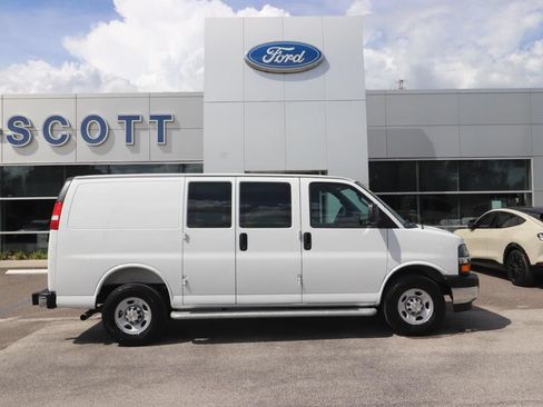 Used 2025 Chevrolet Express 2500 w/ Driver Convenience Package RWD image 17