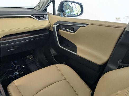 Used 2020 Toyota RAV4 Limited FWD image 42