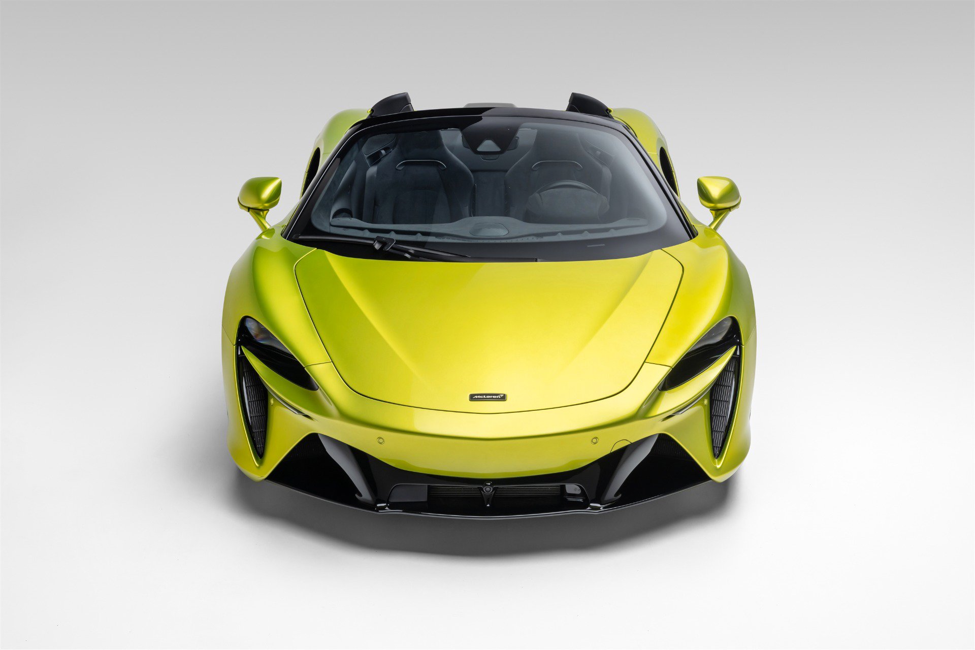Used 2025 McLaren Artura Spider RWD image 16