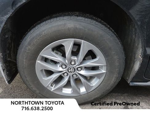 Used 2025 Toyota Sienna XLE image 5