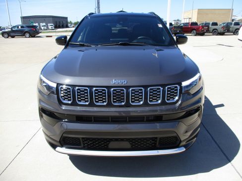 Used 2024 Jeep Compass Limited w/ Elite Group AWD/4WD image 10