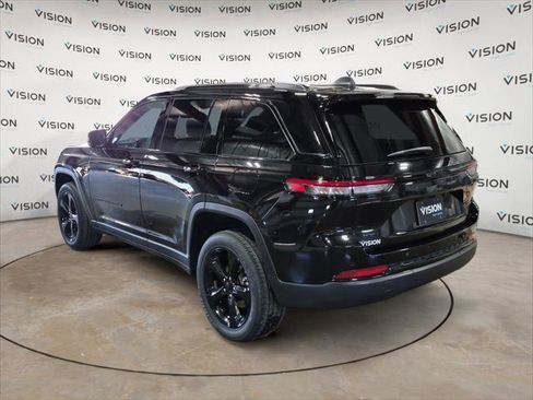 Used 2024 Jeep Grand Cherokee Altitude AWD/4WD image 3