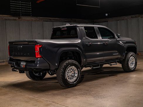 Used 2026 Toyota Tacoma SR5 AWD/4WD image 9