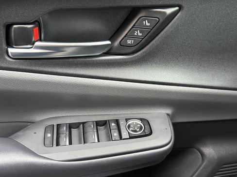 Used 2023 Toyota Prius Limited image 17