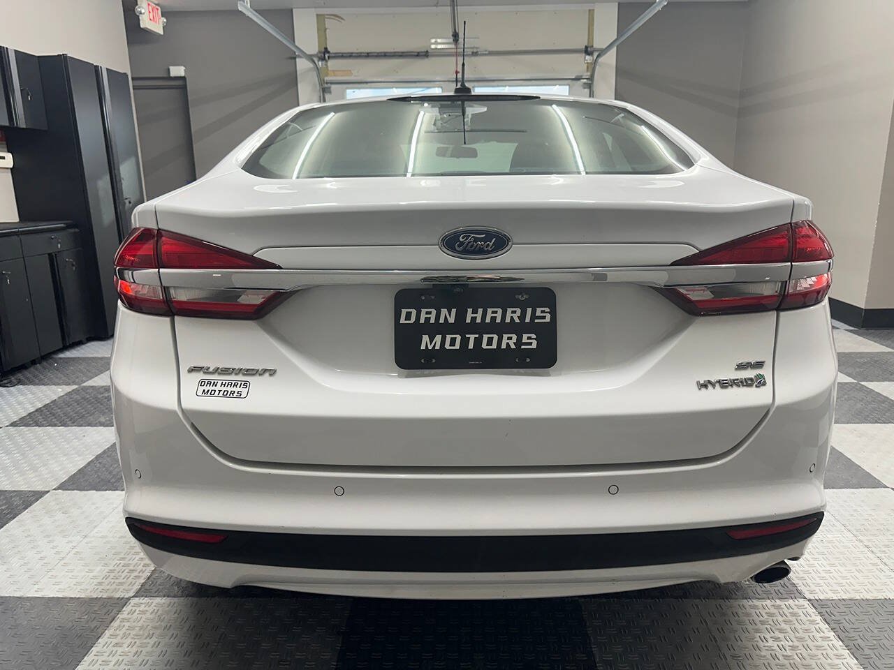 Used 2017 Ford Fusion SE FWD image 9